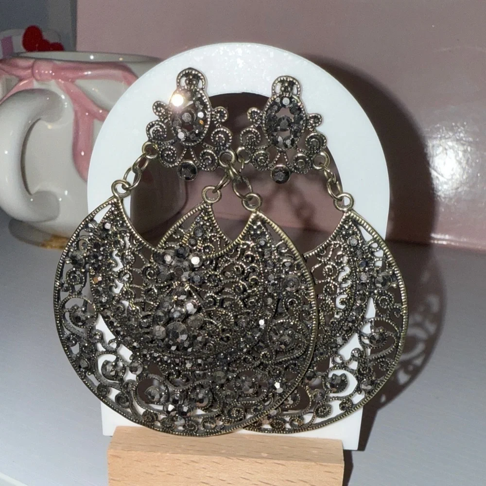Elegant Black Filigree Earrings